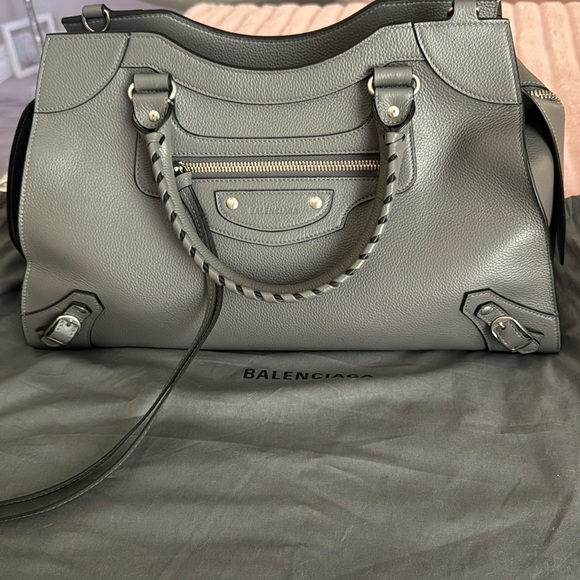 Authentic Balenciaga Neo Classic Satchel - Picture 5 of 6